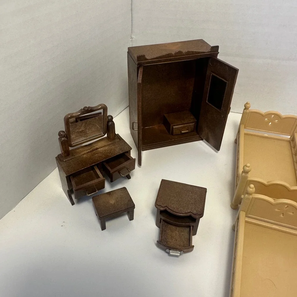 Vintage Sylvanian Families Bedroom Furniture Lot 13 Pieces Beds Vanity